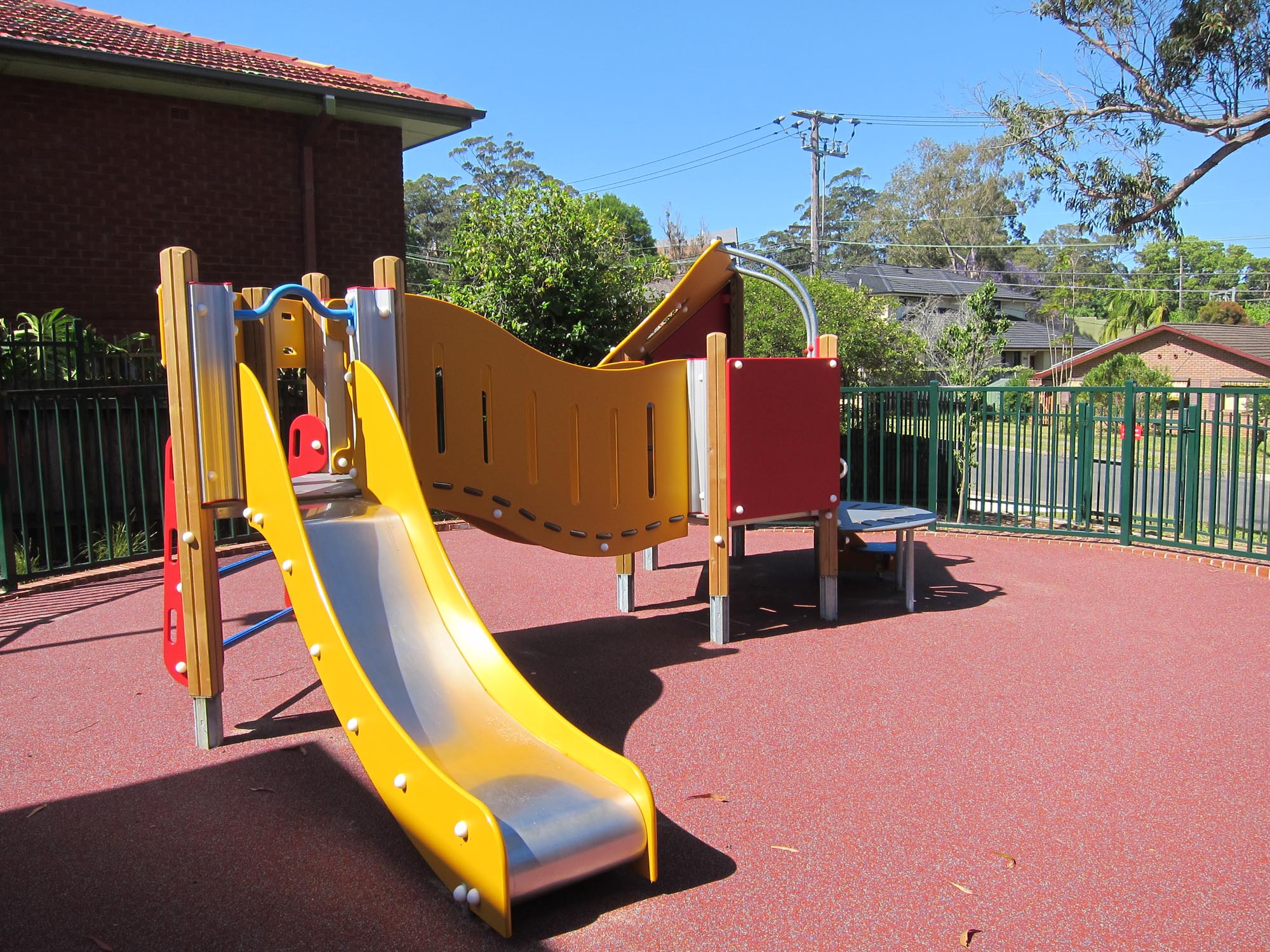 clarkeroadschoolplaygroundplayequipmentstructuremoments1nsw Play