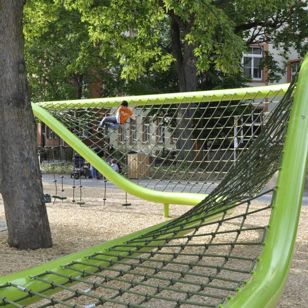 wiesbaden-sculpturalplayground-playequipment-custom-corocord-loops-green1